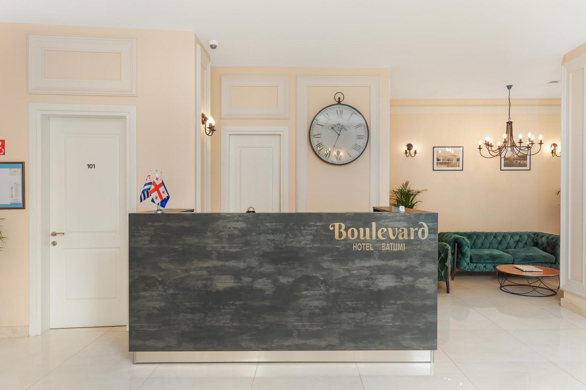 Boulevard Hotel Batumi Esterno foto